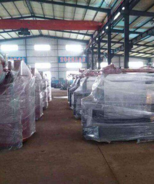 oil-expeller-pressing-machine-supplier-manufacturer-workshop-768x576
